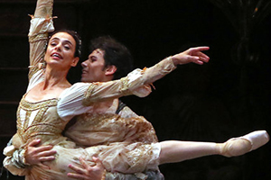 【掲載】NY TIMES “53歳の復帰、「ロミオとジュリエット」を苦もなく踊る’アレッサンドラ・フェリ