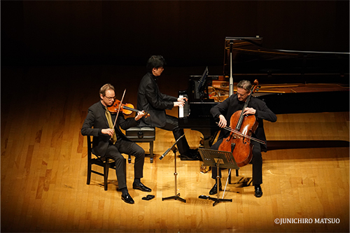 ベンジャミン・シュミット(ヴァイオリン)、イェンス=ペーター・マインツ(チェロ)、福間洸太朗(ピアノ)