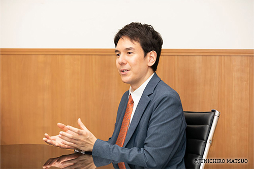 金子三勇士