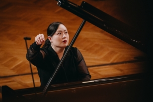 Shiori Kuwahara